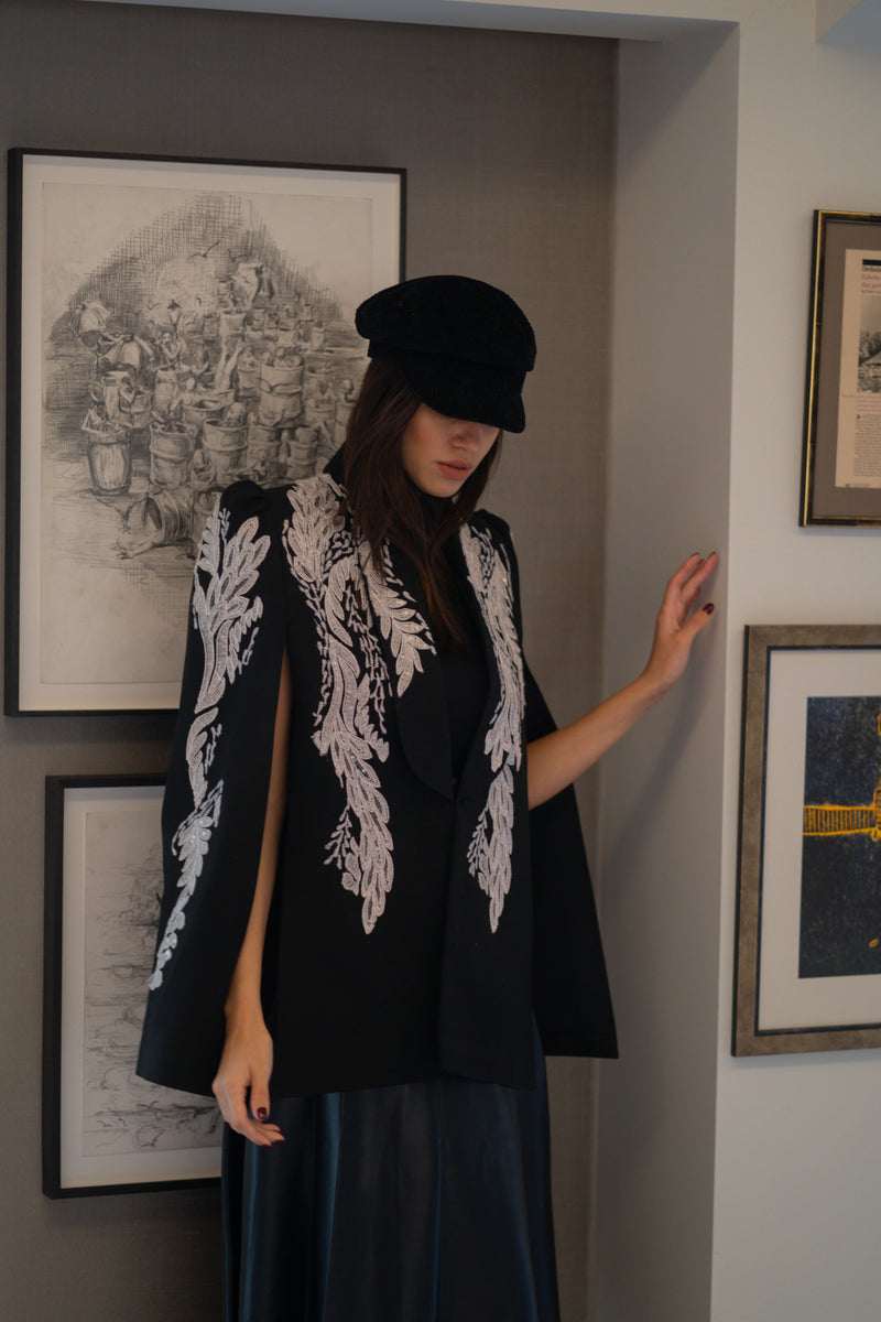 Ala Black Cape