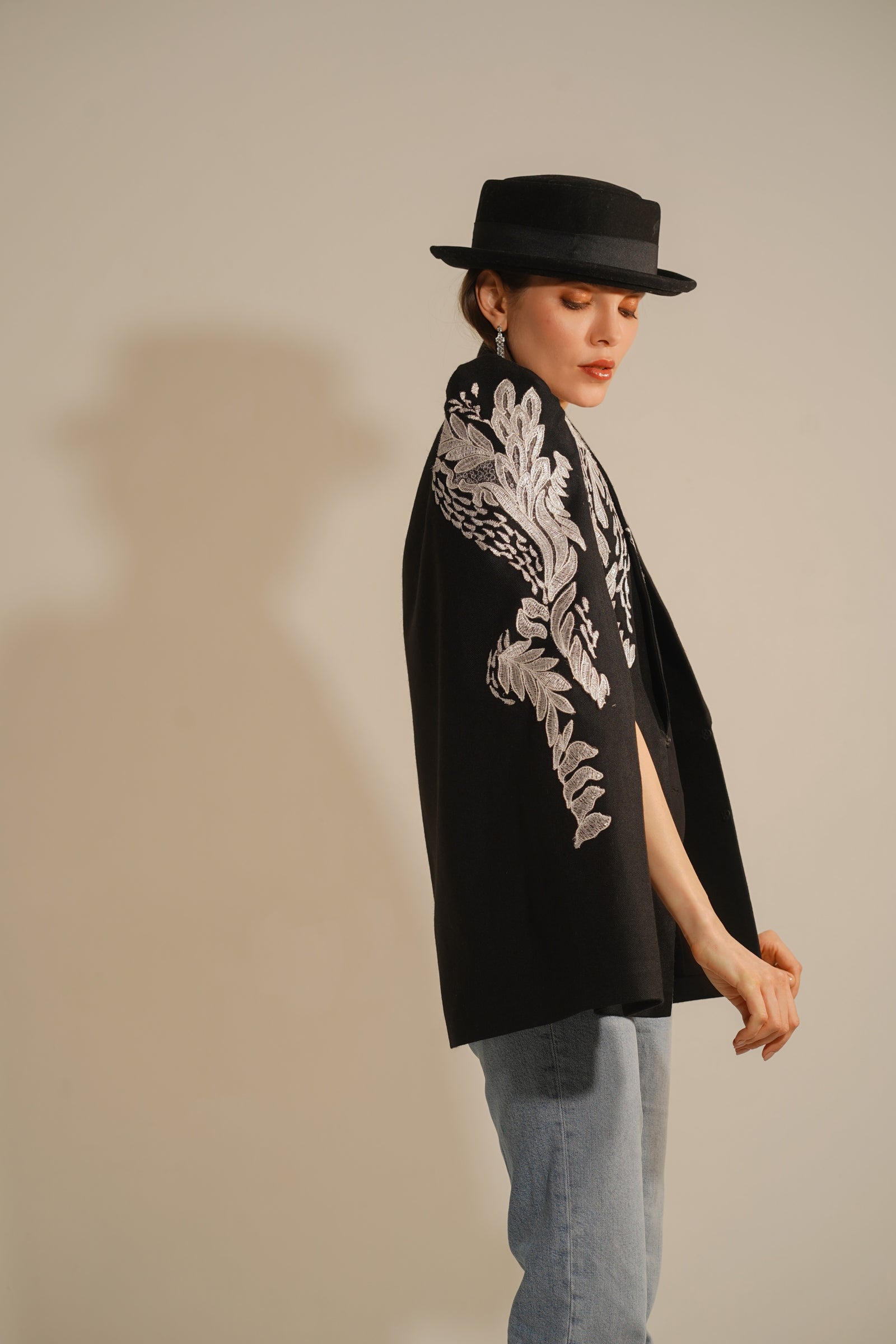 Ala Black Cape – Nadya Shah