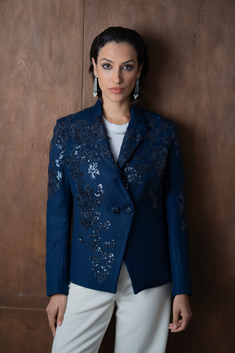 Jacqueline in Bleu Nuit